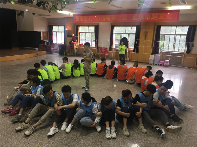 西安附近拓展团建,西安企业员工拓展培训,西安青少年拓展训练