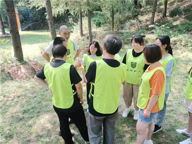 新田军事拓展团建公司,新田青少年拓展夏令营,新田团队拓展训练